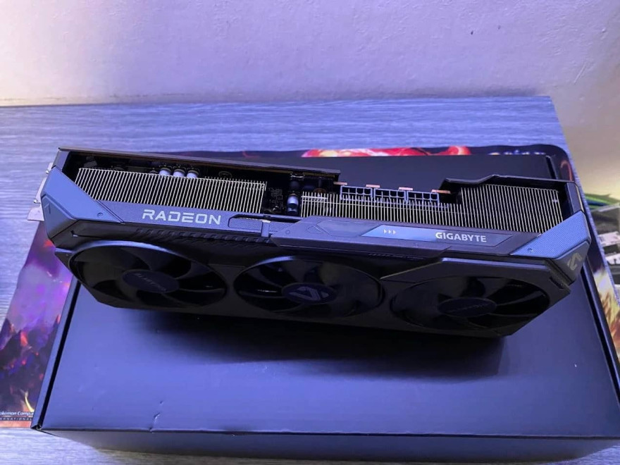 radeon rx 9070 xt v0 zwo45u0cx5je1
