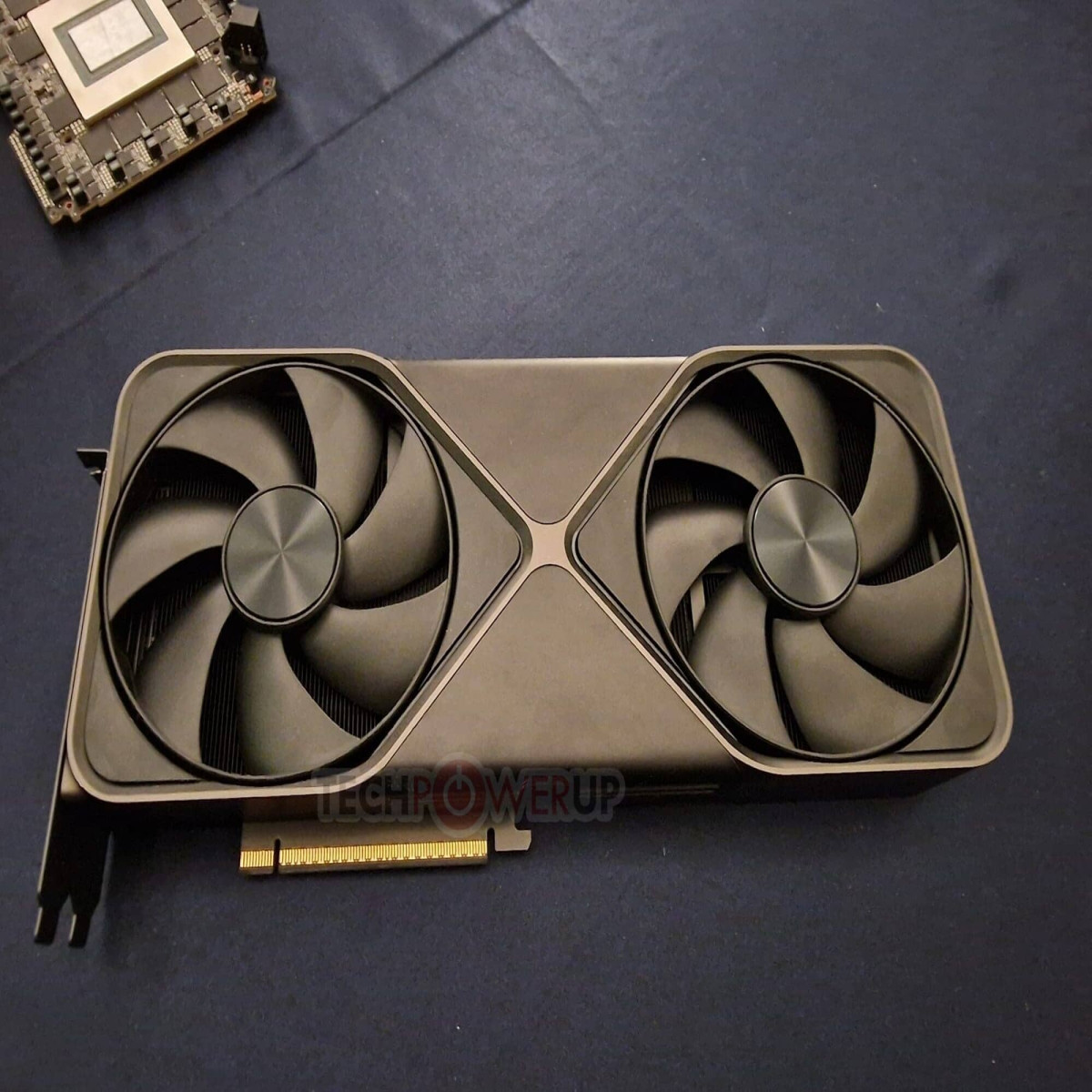 الصور الأولى لـ NVIDIA GeForce RTX 5090 Founders Edition | حديد | أخبار