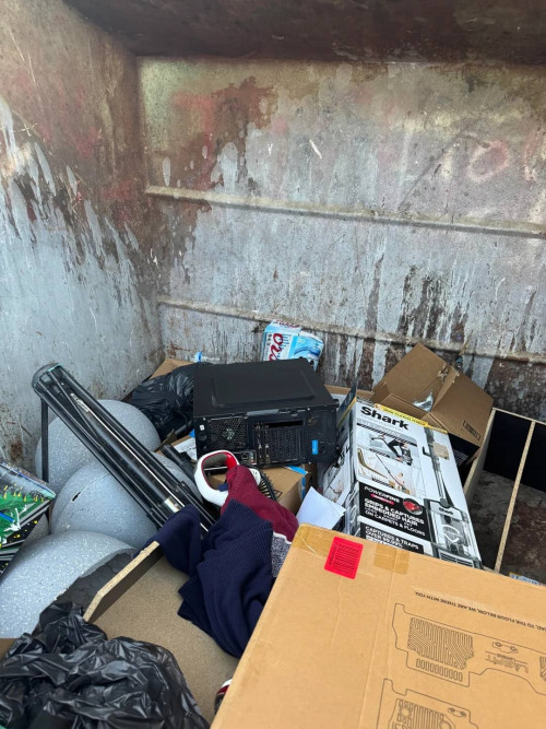 dumpster pc find v0 zpzawkv1fjhf1