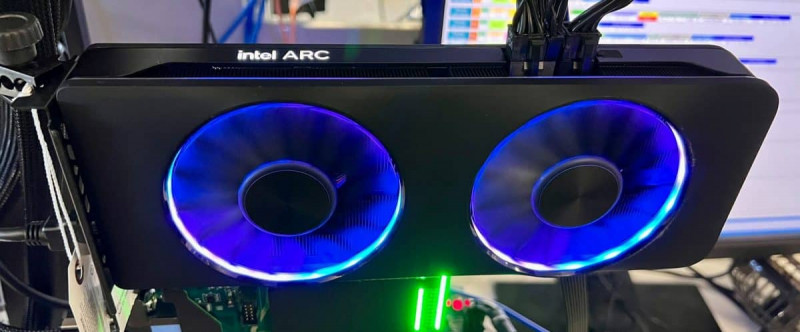Intel устраняет проблемы повышенияэ нергопотребления с несколькими мониторами для карт Arc A7