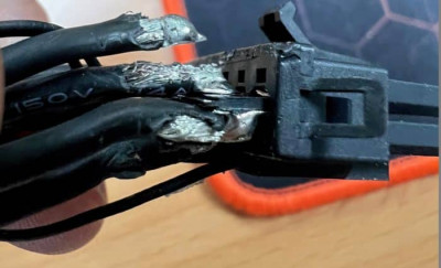 NVIDIA 12VHPWR ADAPTER 2 700x426